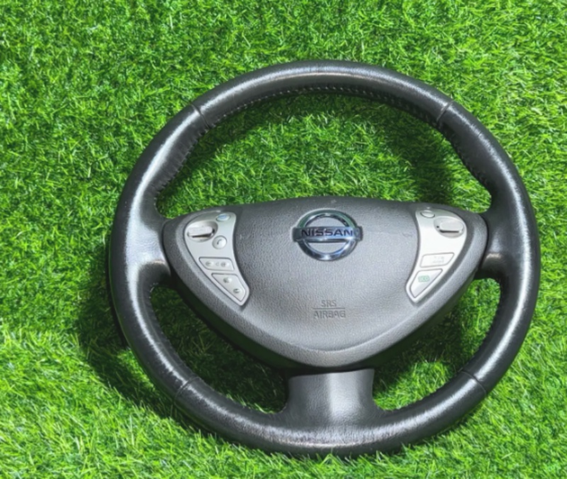 Руль с подушкой от Nissan Leaf